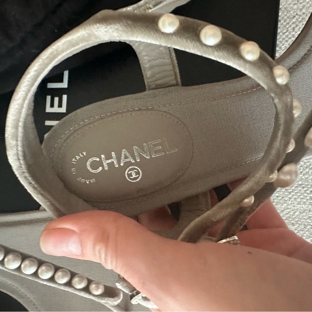 Chanel Velvet and Pearl Sandals, size 38/8 US - Picture 2 of 4